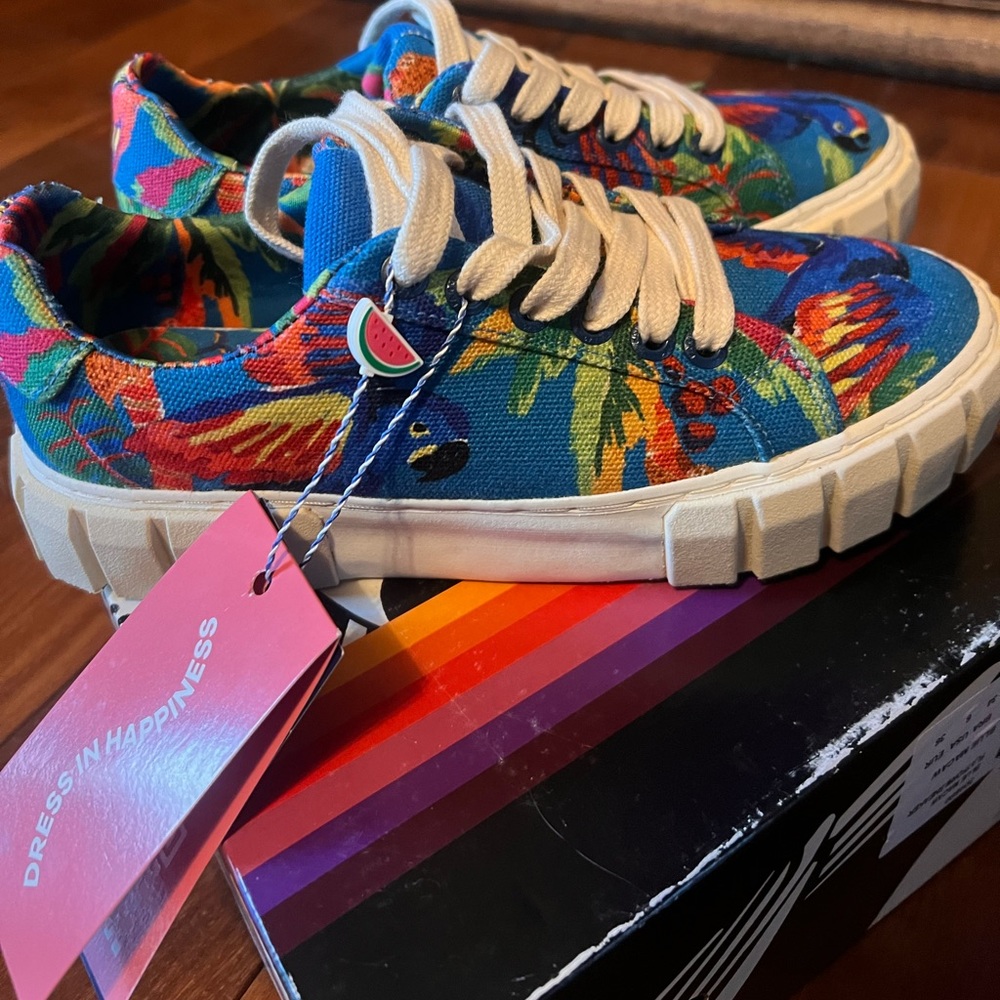 Farm Rio ❤️ brand new Blue  Macaw sneakers!